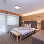 Vizensn Living 3* Ζόλντεν
